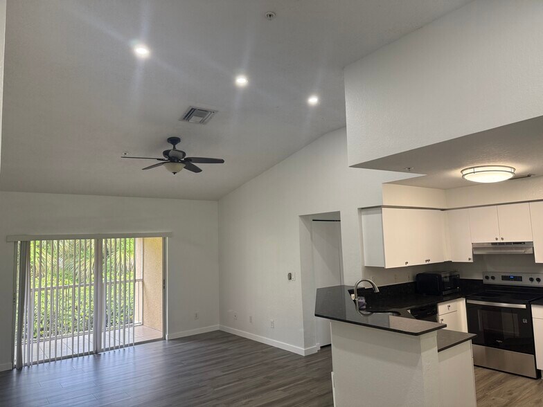 Building Photo - 8285 Ibis Club Dr