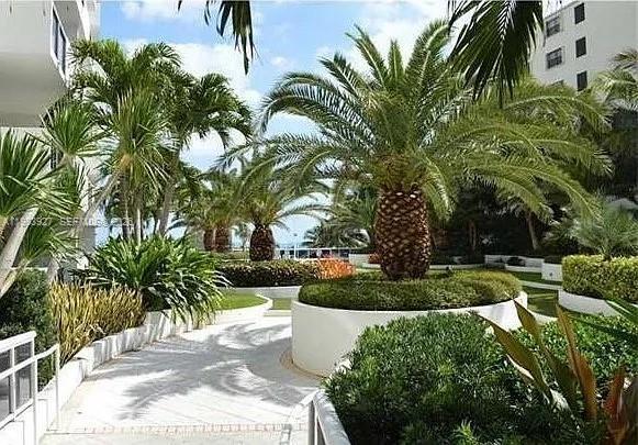 Building Photo - 100 Lincoln Rd