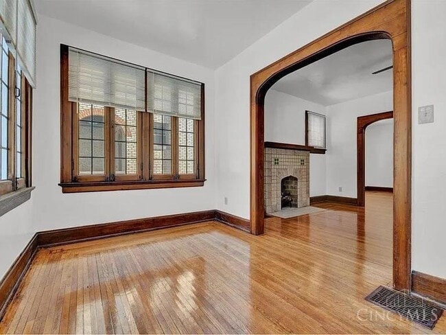 Building Photo - 4363 Ridgeview Ave