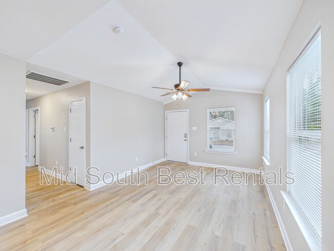 Building Photo - 2113 S Martin St