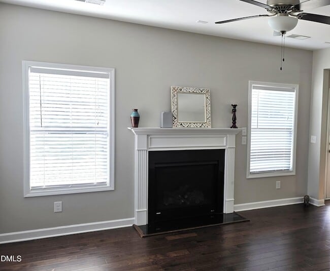 Building Photo - 281 E Webber Ln