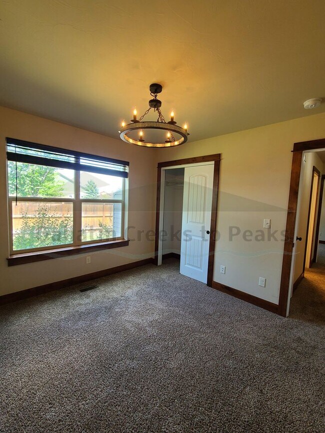 Building Photo - 895 Longbow Ln