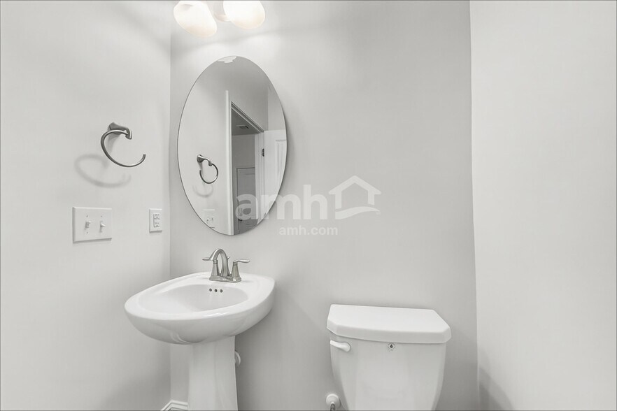 Building Photo - 1817 Produce Ln