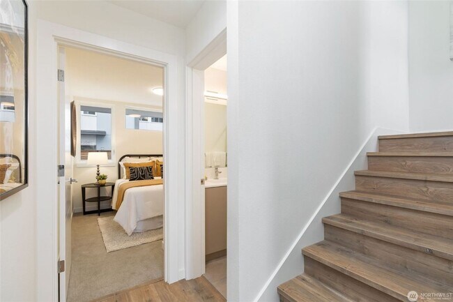 Building Photo - 2Bd/2Ba Seattle Townhouse