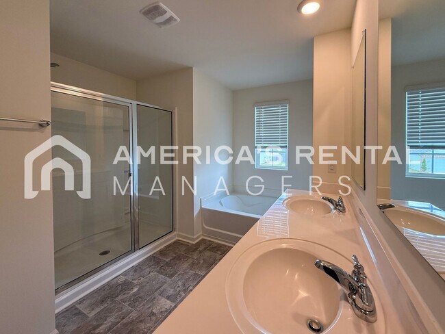 Building Photo - Move-in Special! Beautiful 5 Bed, 2 Bath h...