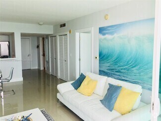 Building Photo - 2 br, 2 bath Condo - 1800 N Bayshore Dr Ap...