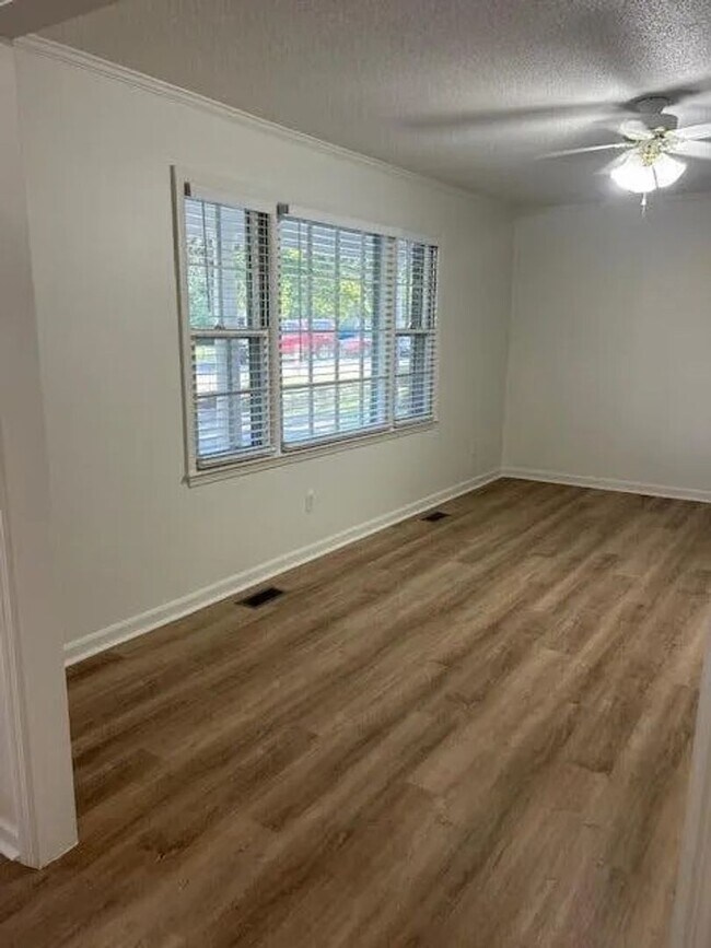 Building Photo - GORGEOUS RENOVATED HOME