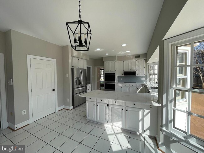 Building Photo - 9440 Flowerden Ln