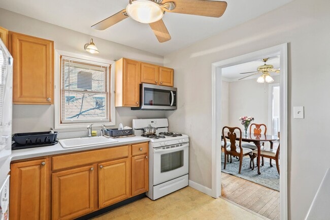 Building Photo - 6-Bedroom Rental Near TCNJ | Spacious Layout, Parking, Yard & Deck