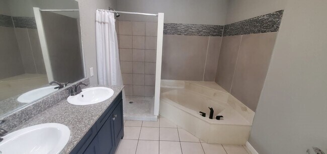 Building Photo - 11315 Lands End Cir