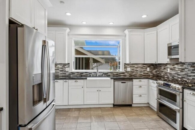 Building Photo - 3 bedroom in Everett WA 98201