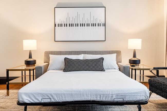 Building Photo - 1011 Canal St