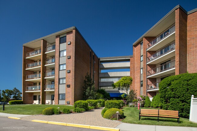 Building Photo - 1315 Capella S