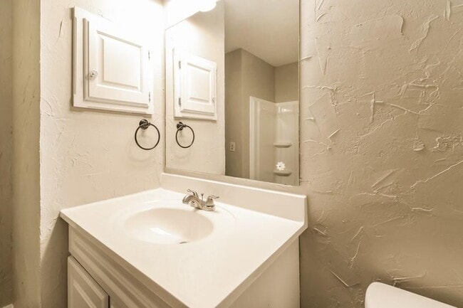 Building Photo - 1703 Fedderson Dr