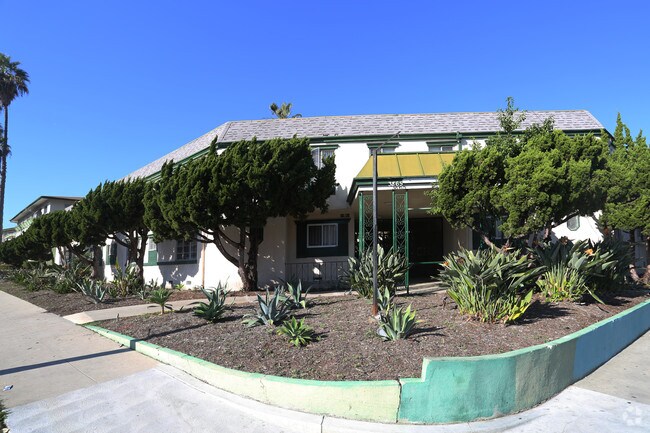 Building Photo - 3865 Nicolet Ave