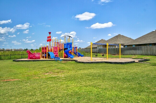 Building Photo - Edmond Home