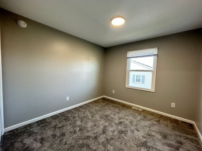 Building Photo - Modern 3BR Apartment in Richmond!