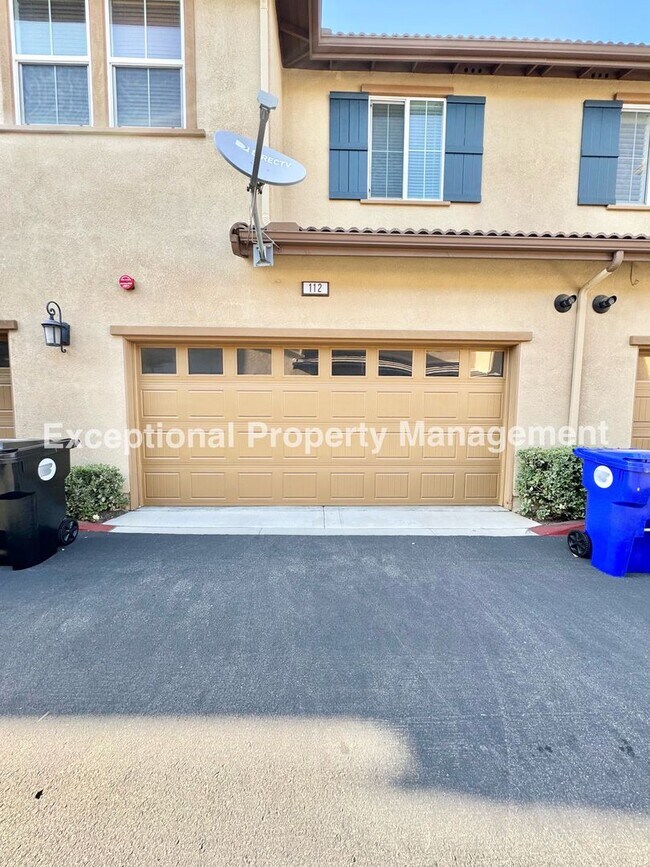 Building Photo - Great 3 bed 3 bath home
