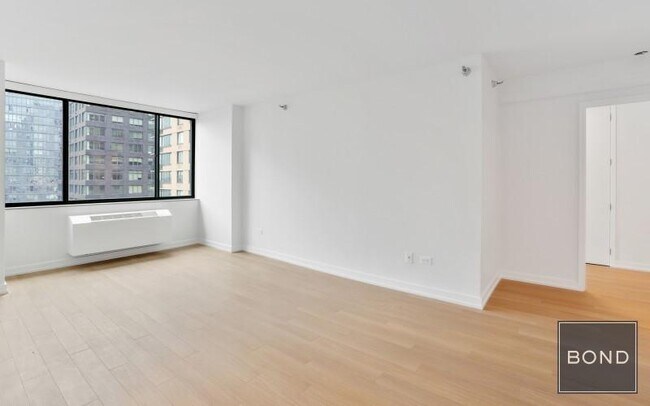 Building Photo - 18 6th Ave