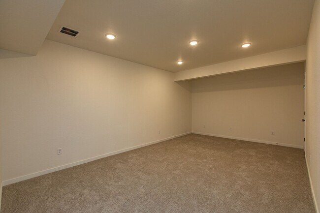 Building Photo - Stunning 4BD/3BA Home in Wolf Ranch – Mode...