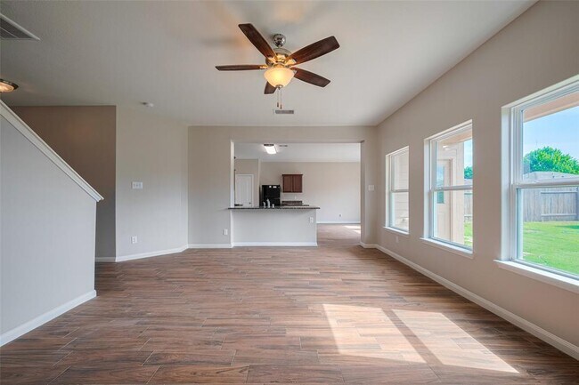 Building Photo - 5123 Oak Briar Ln