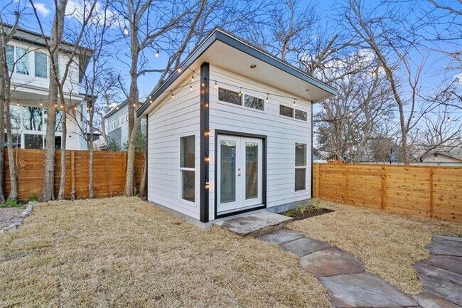Building Photo - 1904 Romeria Dr