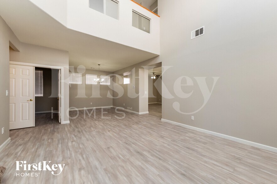 Building Photo - 8529 Gold Flash Ave