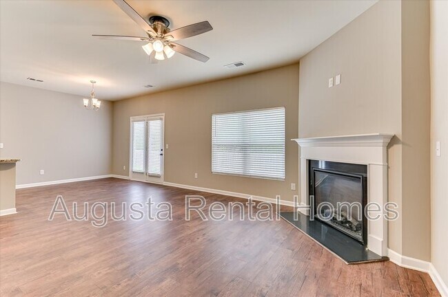 Building Photo - 5060 Vine Ln