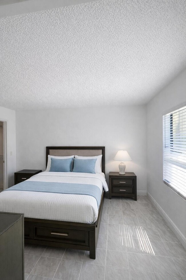 Building Photo - 7118 Golf Colony Ct