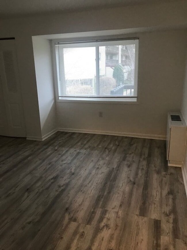 Building Photo - Renovated 1 Bedroom At The West Spring! UTILITIES AND PARKING INCLUDED!