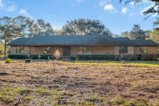 Primary Photo - 5 bed 2.5 bath home with acreage
