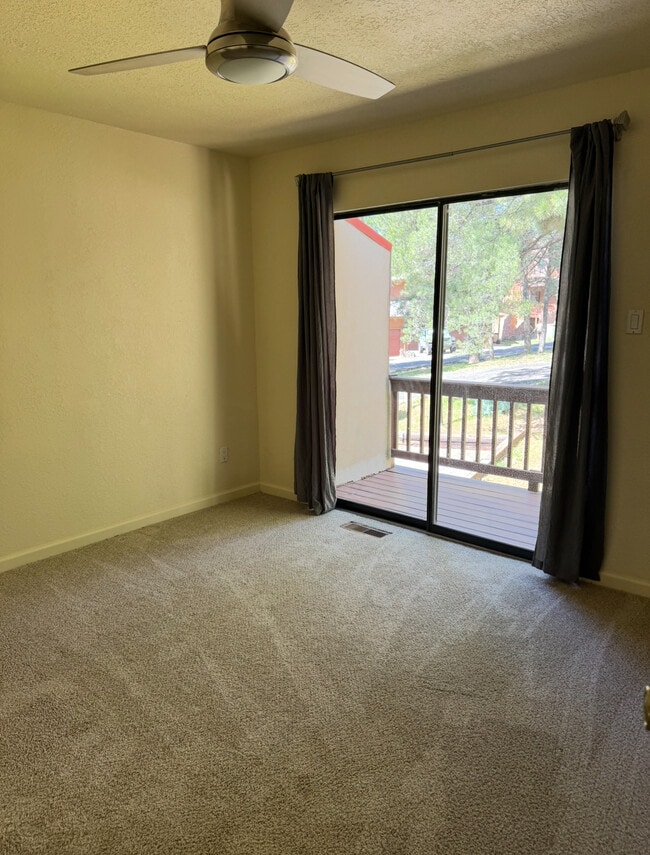 Building Photo - 103 Racquet Pl
