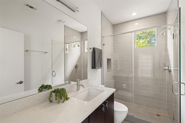 Building Photo - 2105 Goodrich Ave