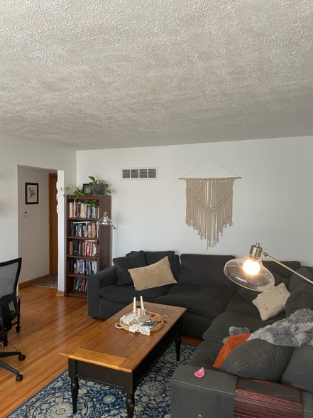 Building Photo - 843 S 45th St