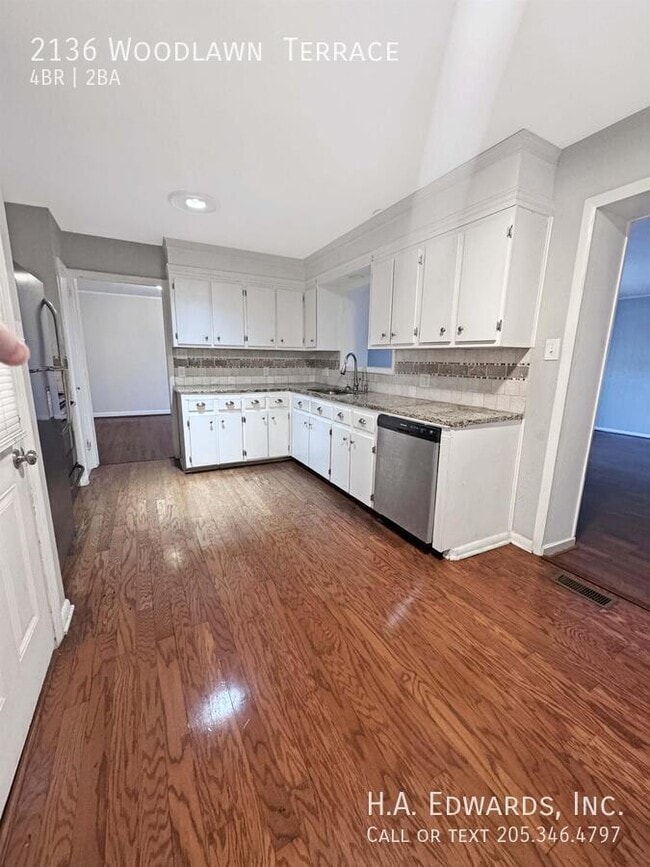 Building Photo - 2136 Woodland Terrace