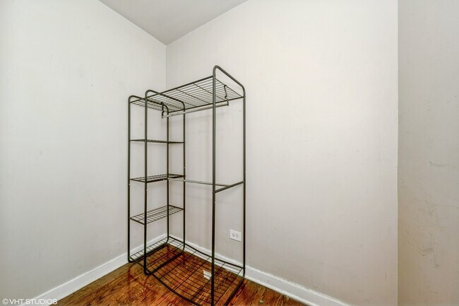 Building Photo - 1506 E 67th St