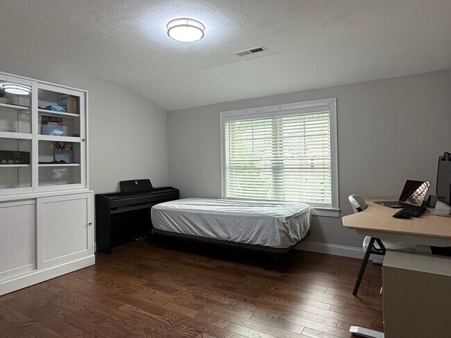 Building Photo - 30 Boardwalk Dr