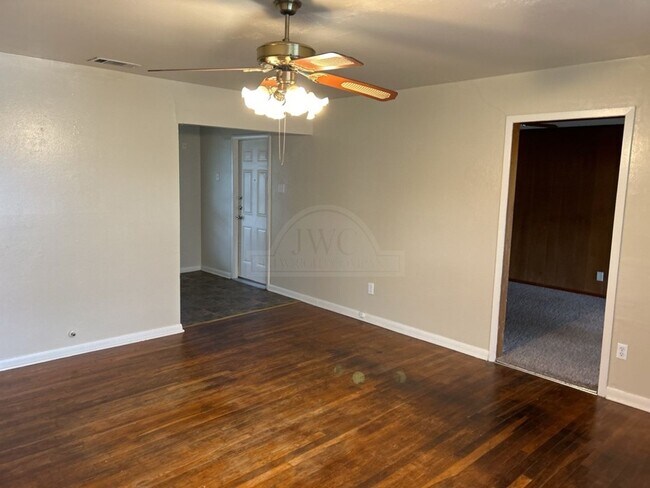 Building Photo - 408 Allen St