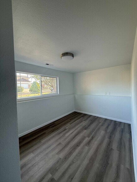 Building Photo - 5036 N Frace Ave