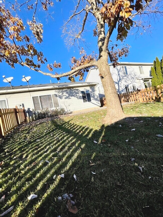 Building Photo - 16623 Natoma Dr