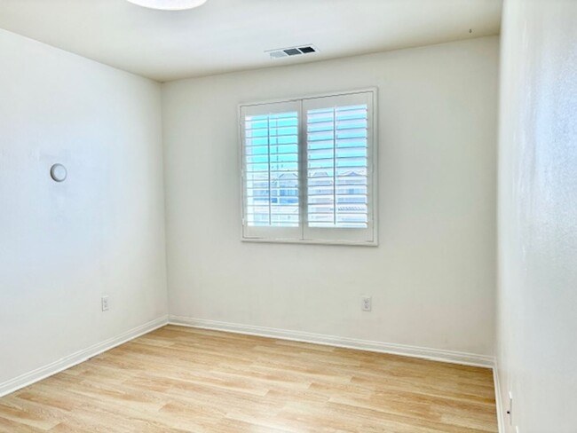 Building Photo - Riverpark | 4Bed + 3Bath | Oxnard | Whalen
