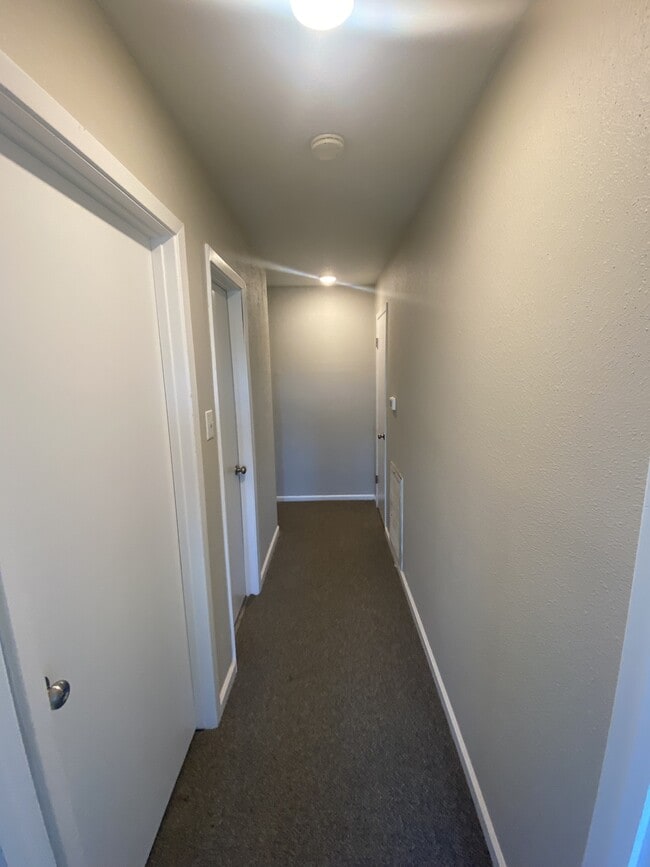 Building Photo - 992 Park Meadow Dr