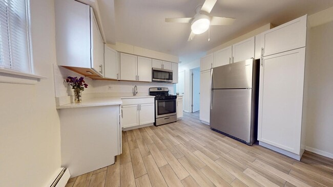Building Photo - 2402 N 76th Ct