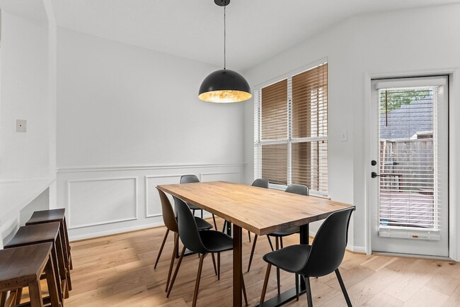 Building Photo - 7 S Avonlea Cir