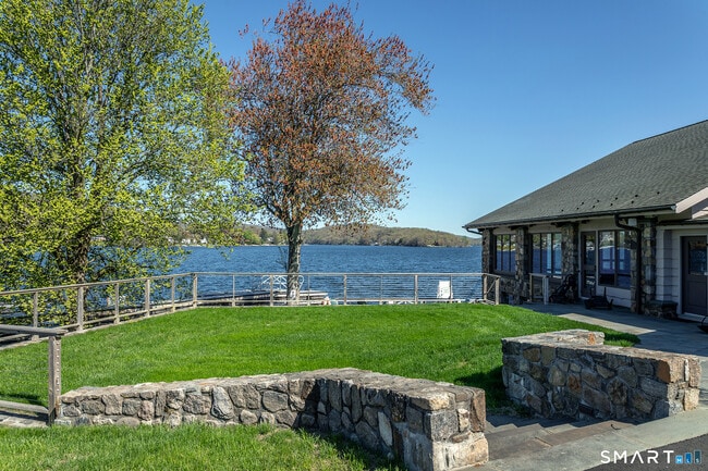 Building Photo - 10 Sunset Trail