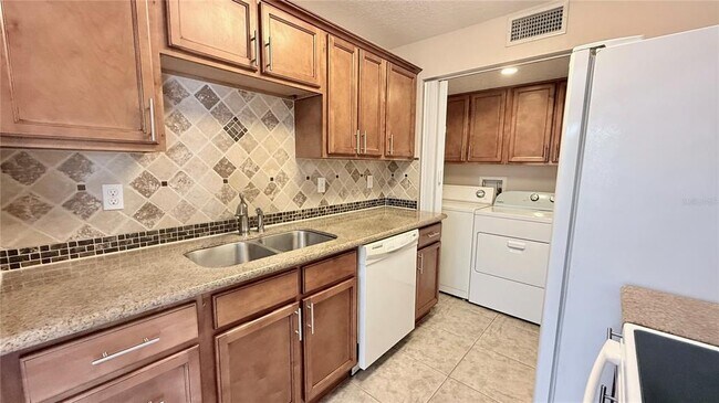 Building Photo - 524 Orange Dr