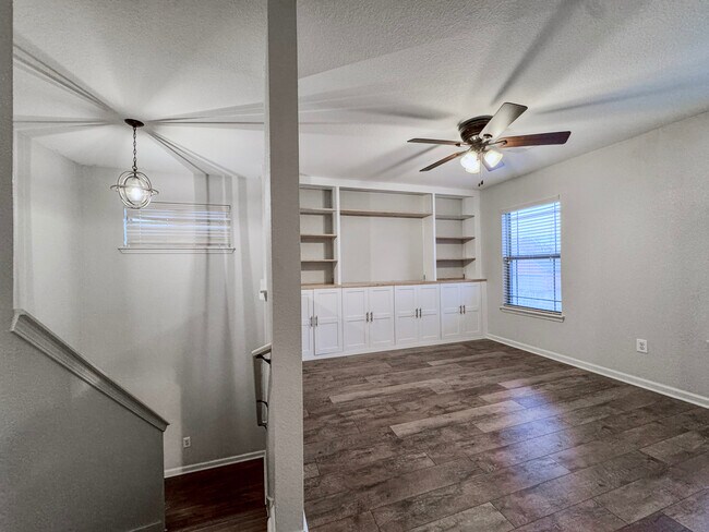 Building Photo - 36 Talladega Loop