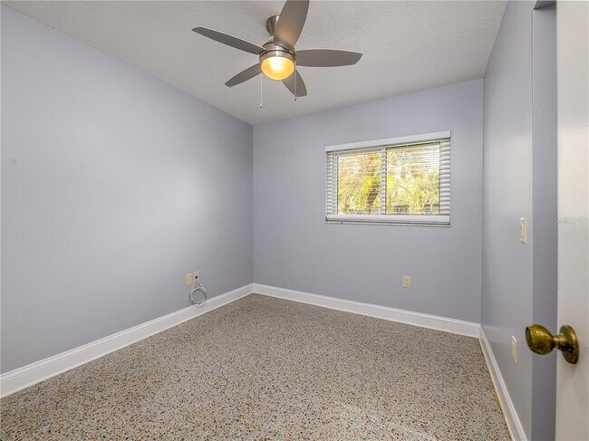 Building Photo - 907 Hillside Terrace