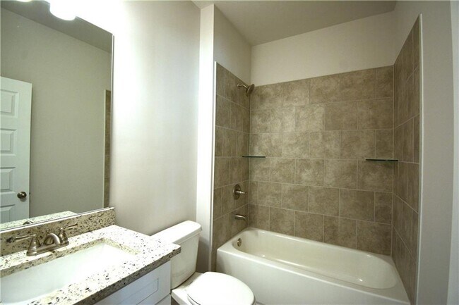 Building Photo - 215 Hellen Vly Dr
