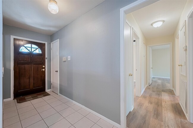 Building Photo - 2762 Foliage Green Dr